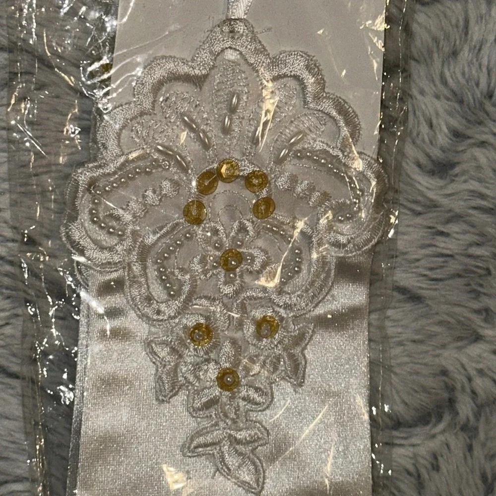 Forum Novelties Long Satin Beaded Glovelets White Lace Pearl Sequin 60605 NEW